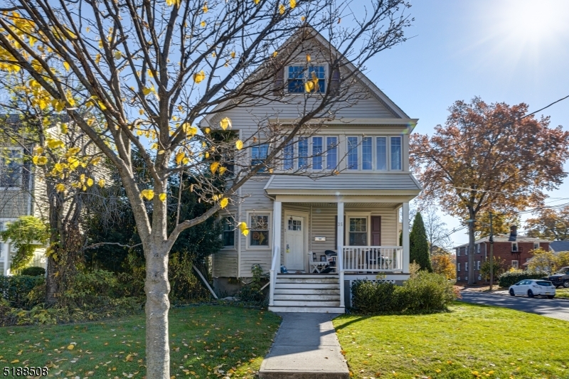 Primary Photo - 35 Burnside Ave