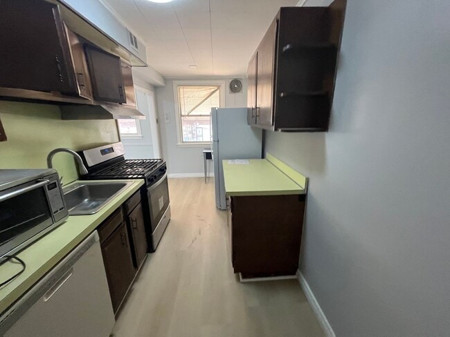 Foto del edificio - 6323 Crafton St