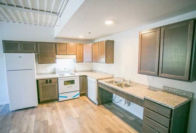 Interior Photo - 915 S Superior St