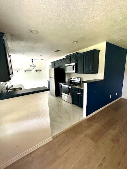 Foto del edificio - 6524 Blue Grass Dr