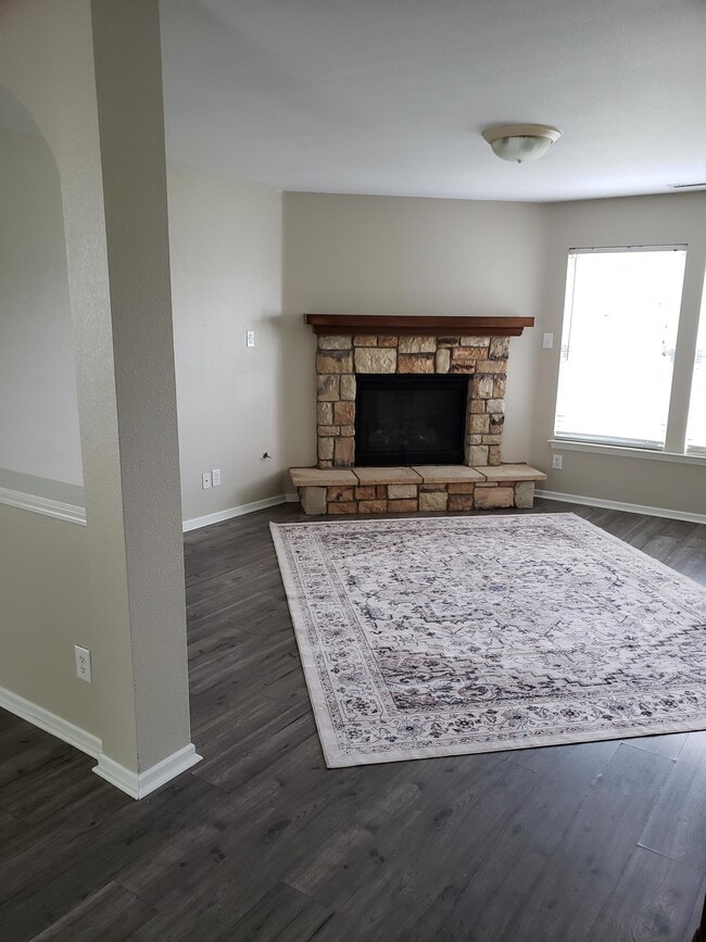 Building Photo - 898 Stonehurst Dr