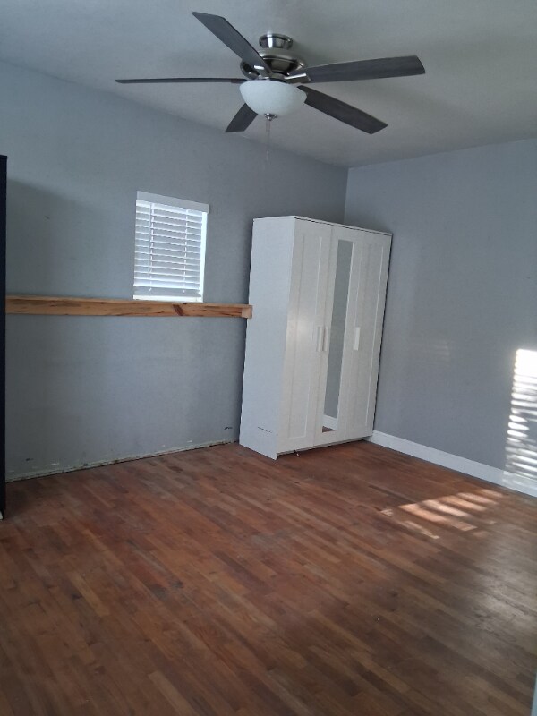 Foto del edificio - 864 Farr Ave