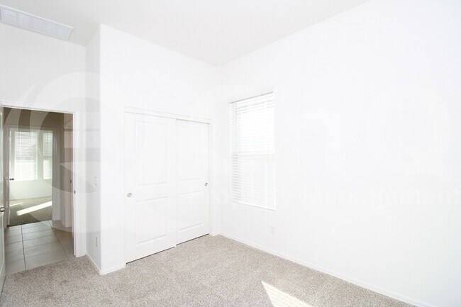 Building Photo - 15604 W Smoketree Dr