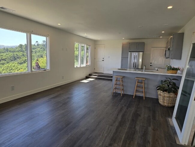 Building Photo - 12649 Oakglen Dr