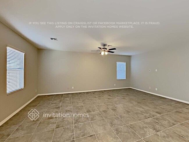 Building Photo - 2702 E Omega Dr