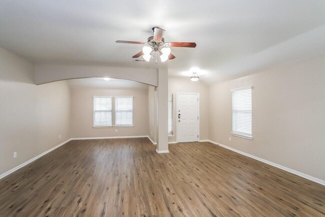 Building Photo - 2410 Lexington Park Dr