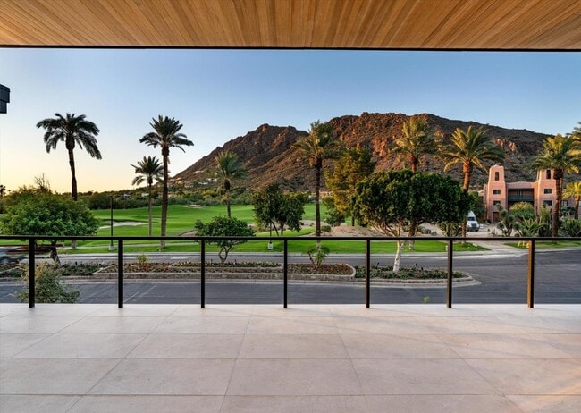 Foto del edificio - 4575 N Phoenician Blvd