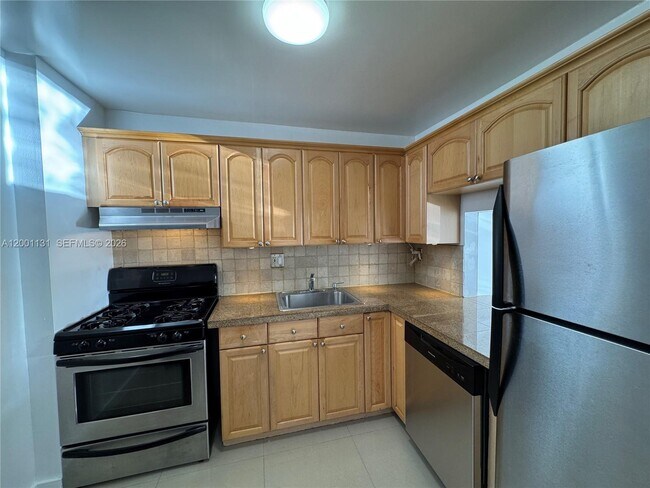 Building Photo - 13120 SW 92nd Ave