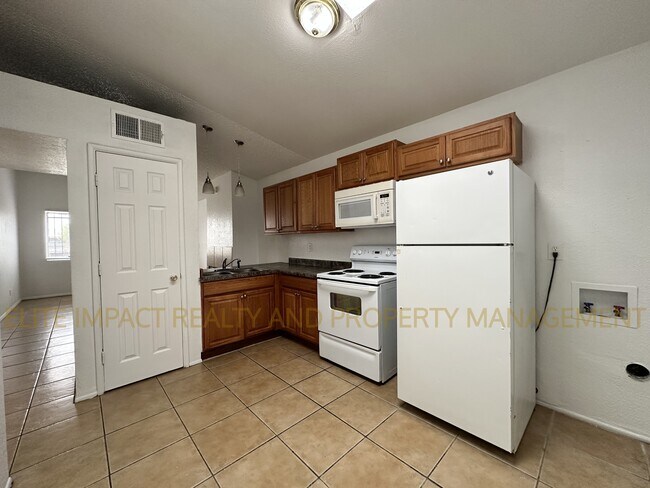 Foto del edificio - 423 E Thoroughbred St