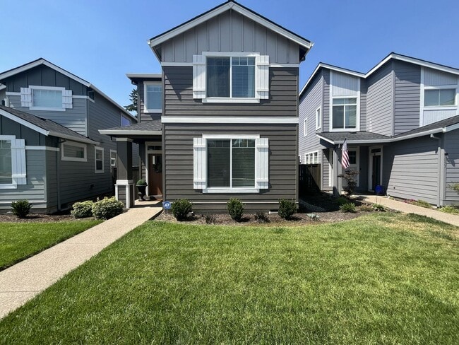 New Hillsboro Home with Open Living, Large Kitchen, Loft Space & Attached Garage - New Hillsboro Home with Open Living, Large Kitchen, Loft Space & Attached Garage