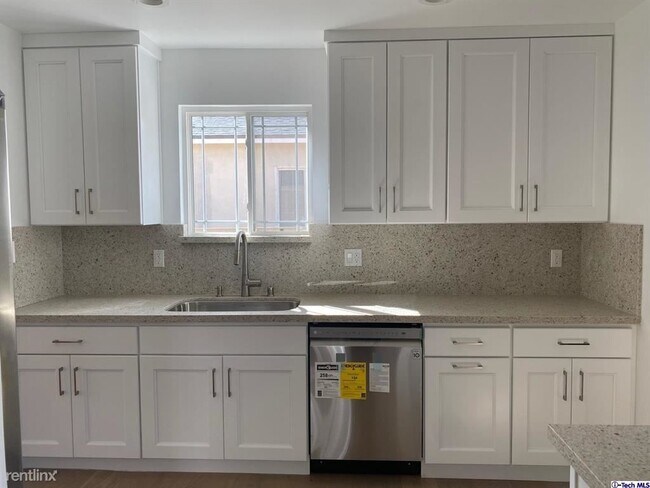 Building Photo - 4 br, 2 bath House - 19423 Archwood St