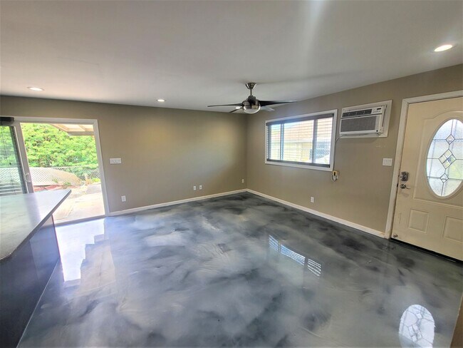 Foto del edificio - Beautifully remodeled!  3/2/2 Kahaluu cul de sac