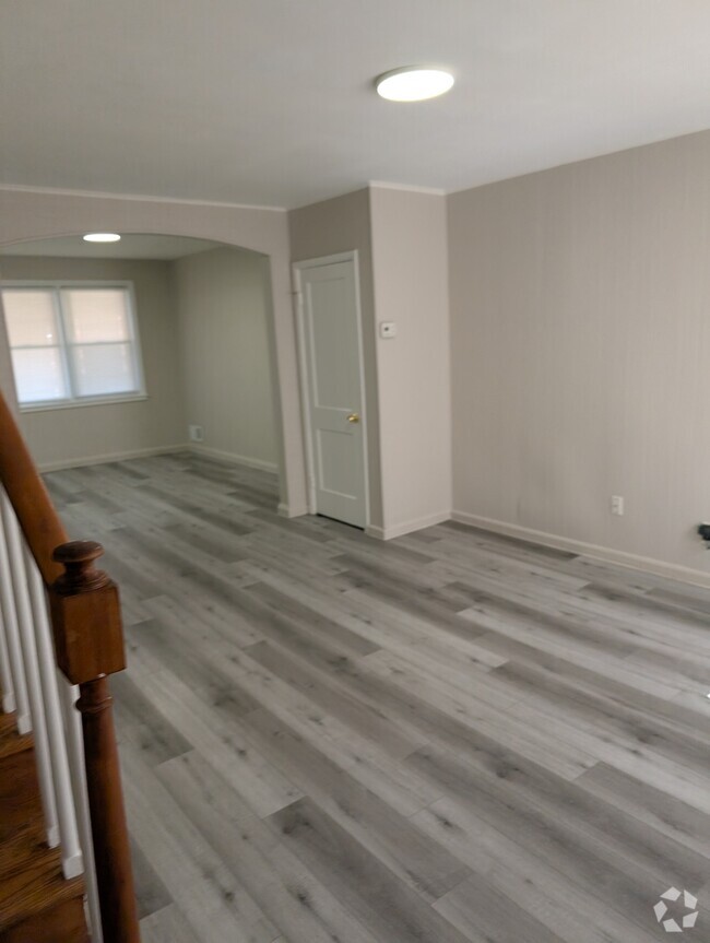 Building Photo - 6906 Eastbrook Ave