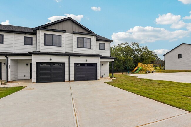 Building Photo - 900 Ac Little Dr