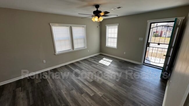 Building Photo - 2112 Benton St