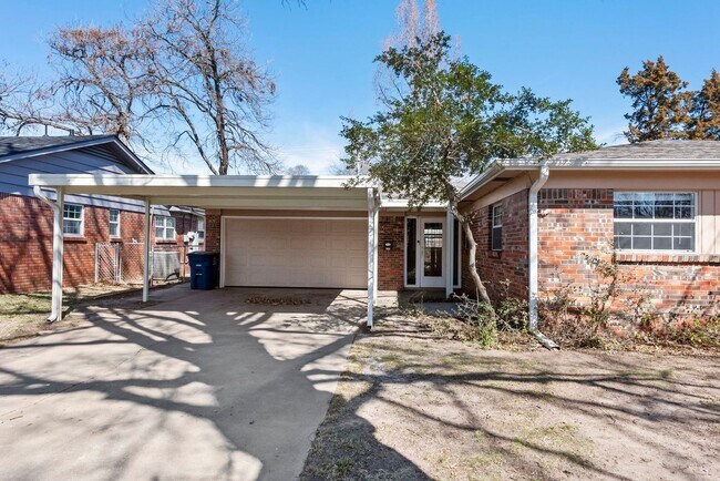 Foto del edificio - Do not miss out on this beautiful Brooksid...