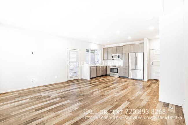 Building Photo - Modern 3BD, 3BA TownHouse in Midtown with ...