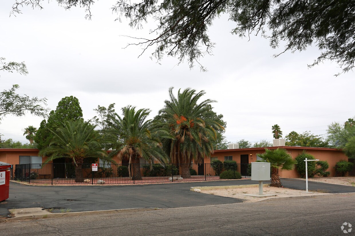 Foto del edificio - 4902-4910 E 1st St