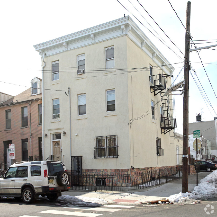 Primary Photo - 235 New York Ave