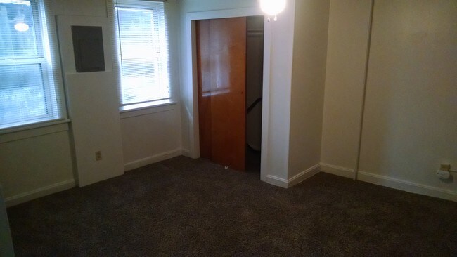Bedroom #1 - 40 High St
