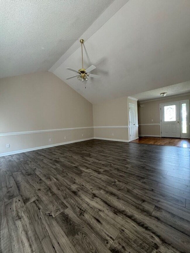 Foto del edificio - 135 Adler Ln