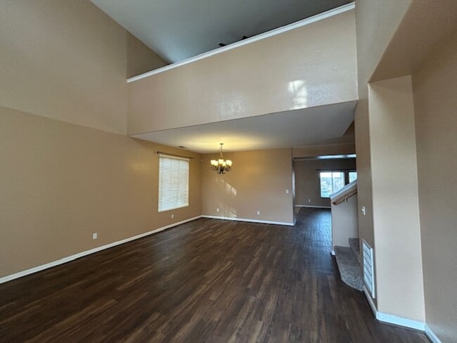 Building Photo - 4 Bedroom 2.5 Bathroom with pool in NW Visalia!!
