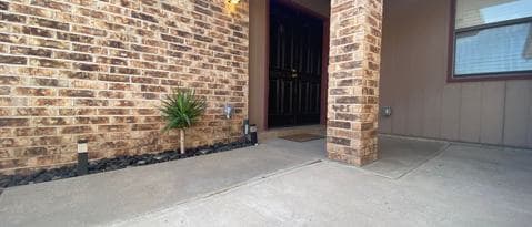 Building Photo - 621 Hempstead Dr