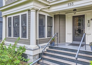 Building Photo - 593 Laurel Ave