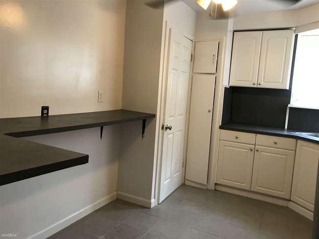 Building Photo - 3 br, 1.5 bath House - 23541 Jerome St