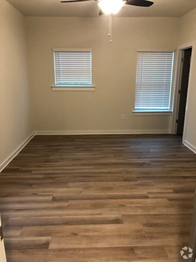 Building Photo - 349 Samuel Clemens Way