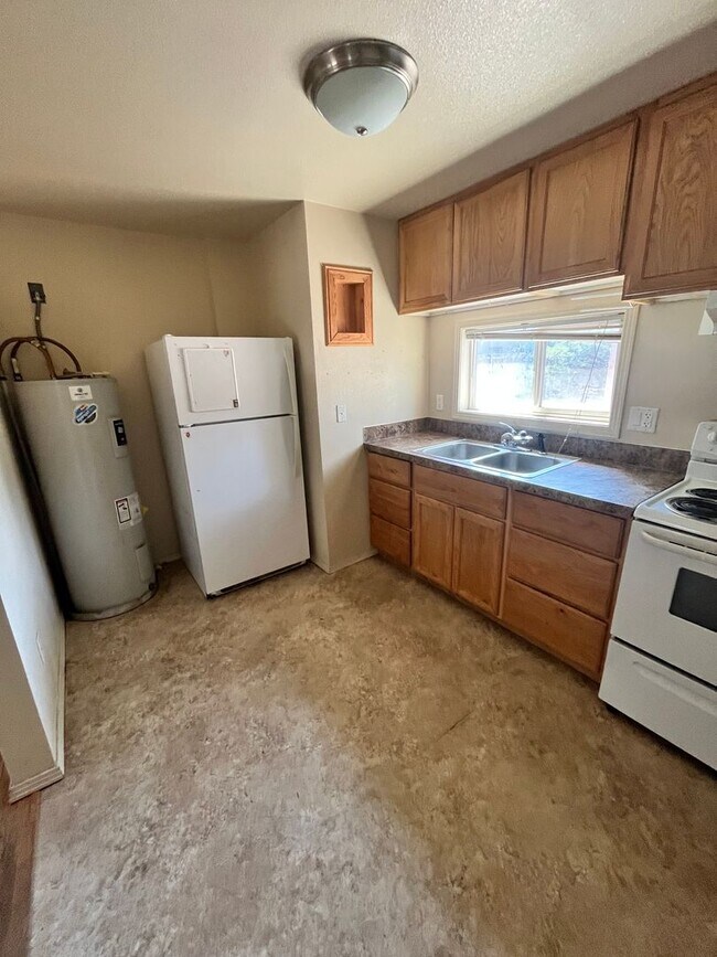 Building Photo - Darling large 1 bedroom and 1 bathroom