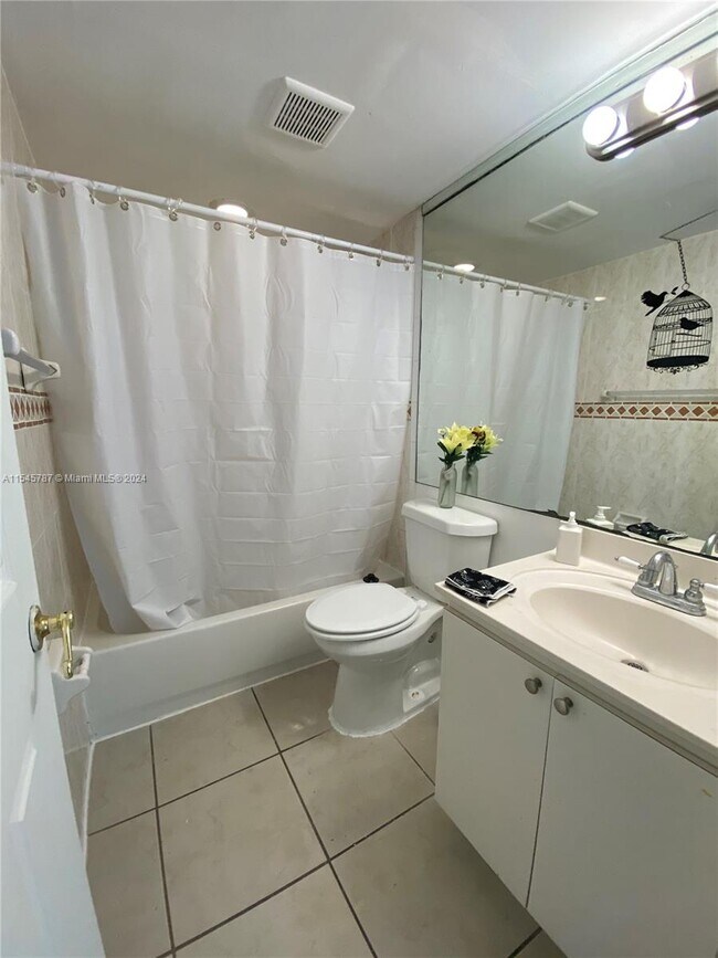 Foto del edificio - 980 NE 170th St