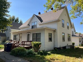 Building Photo - 325-327 3rd St NE