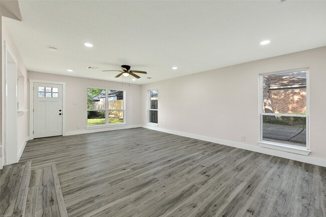 Building Photo - 7707 12 Fairway Ln