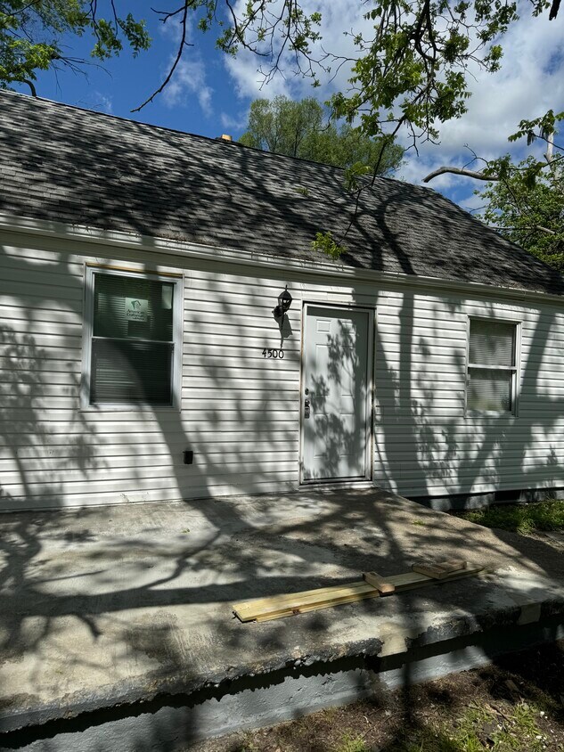 Primary Photo - 4500 Eichelberger Ave