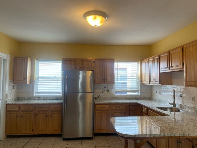 Kitchen - 86 Whitfield St