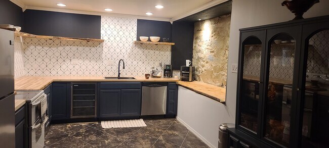 Foto del edificio - 2104 Northway Rd