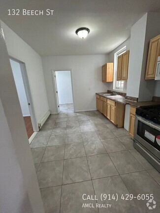Building Photo - 132 Beech St