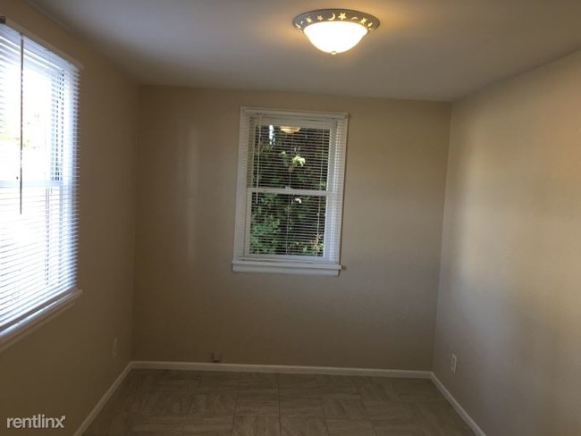 Building Photo - 1 br, 1 bath Apartment - 506 2nd St B Unit B