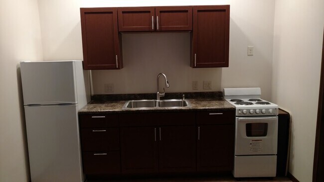 Kitchen - 614 Mulberry Ave