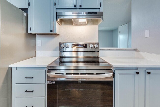 Foto del edificio - 1215 Lakecrest Dr