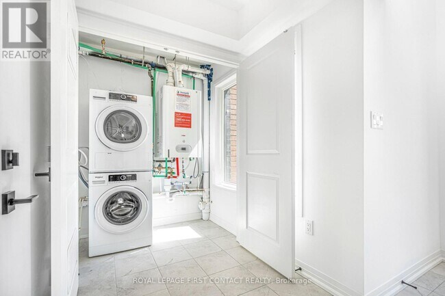 Photo du bâtiment - 3 Fairlane Ave