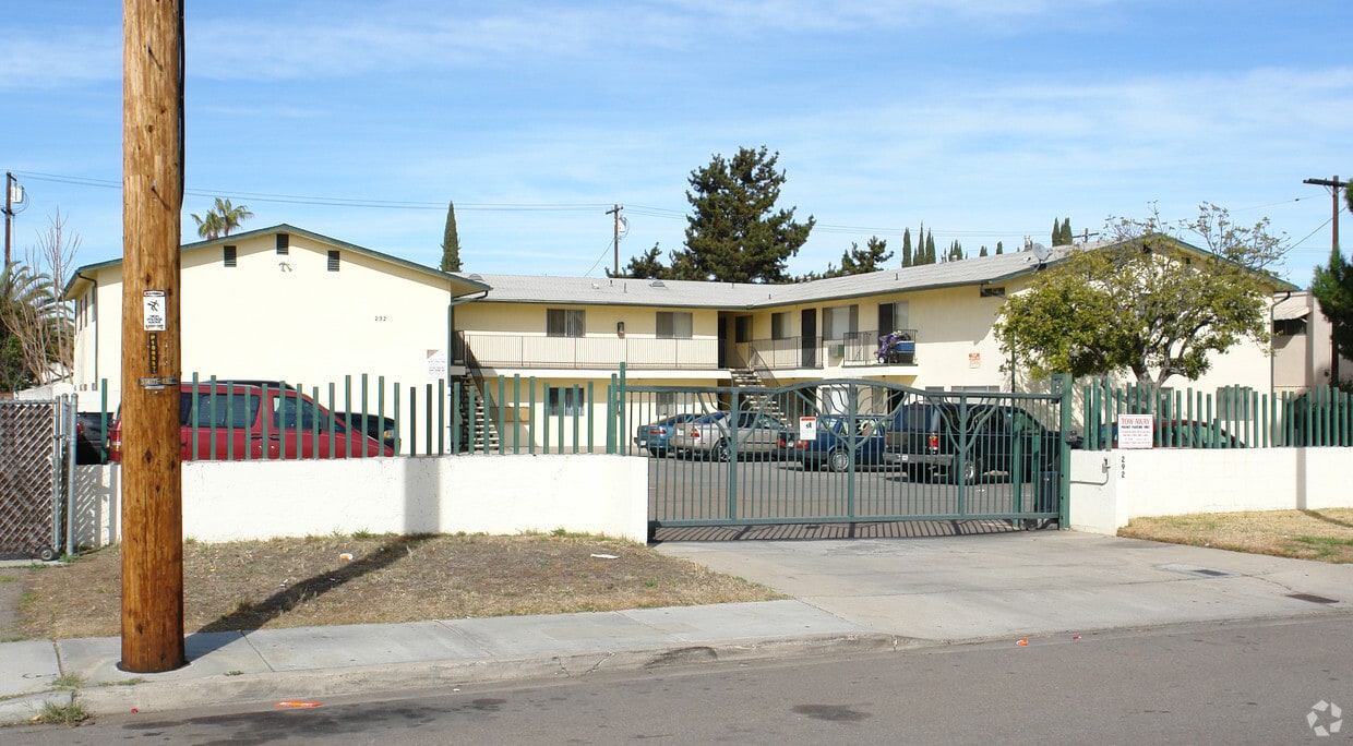 Building Photo - 292 W Cypress Ave