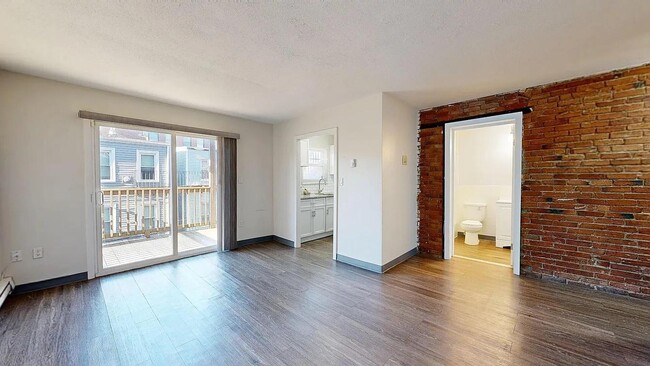 Building Photo - 298-300 Meridian - #2