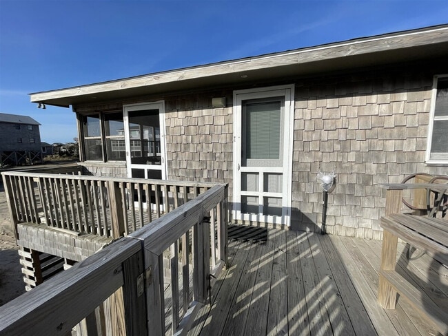 Building Photo - 46049 Cottage Ave