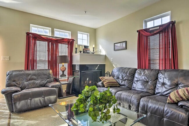 Building Photo - 5077 Cameo Terrace