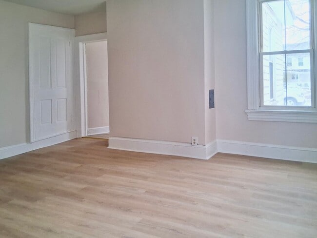 Building Photo - Updated 2 Bedroom Apartment FOR RENT in Bridgeton NJ $1400