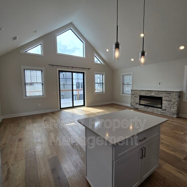 Foto del edificio - 629 Fairview Ave NE