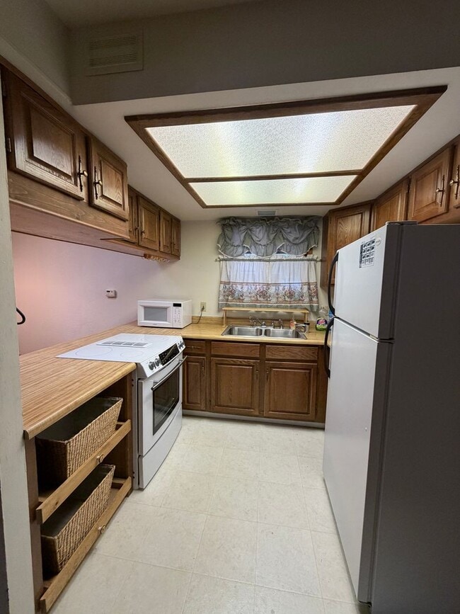 Foto del edificio - 3 Bed, 2 Bath Home Located In-Town and Close to Conveniences