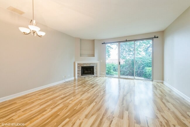 Building Photo - 533 Woodhaven Dr